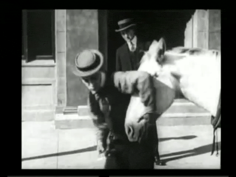 Cops (1922).mp4.5.gif