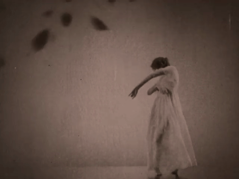 Music - Young Girl in a Garden (1922).mp4.6.gif