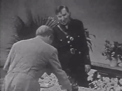 Suspense (1949) - S02E06 - The Cask of Amontillado.mp4.3.gif