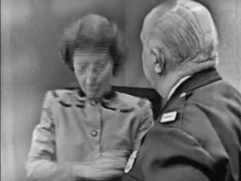 Suspense (1949) - S03E03 - Edge of Panic.mp4.7.gif