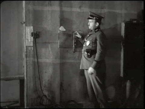 The Death Kiss (1933).mp4.4.gif