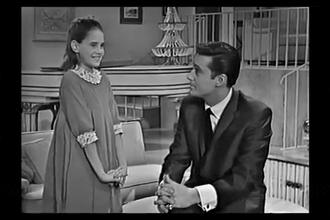 The Judy Garland Show - S01E02 - Christmas Episode (1963).mp4.4.gif