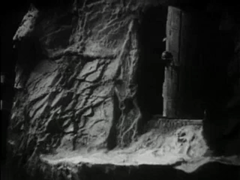 The Phantom Creeps - Chapter 11 (1939).mp4.5.gif