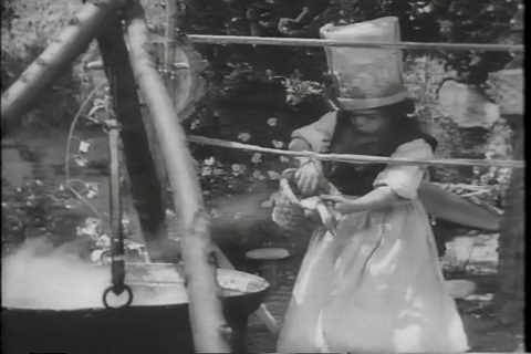 The Seven Dwarfs to the Rescue (1951).mp4.1.gif