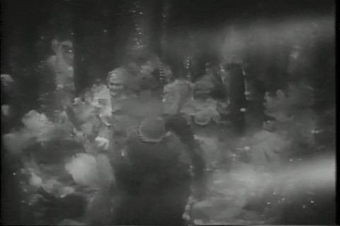 The Seven Dwarfs to the Rescue (1951).mp4.4.gif