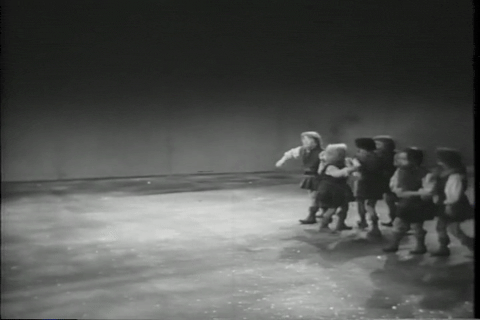 The Seven Dwarfs to the Rescue (1951).mp4.9.gif