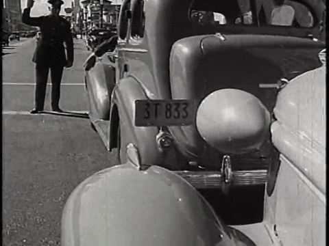 We Drivers (1935).mp4.6.gif
